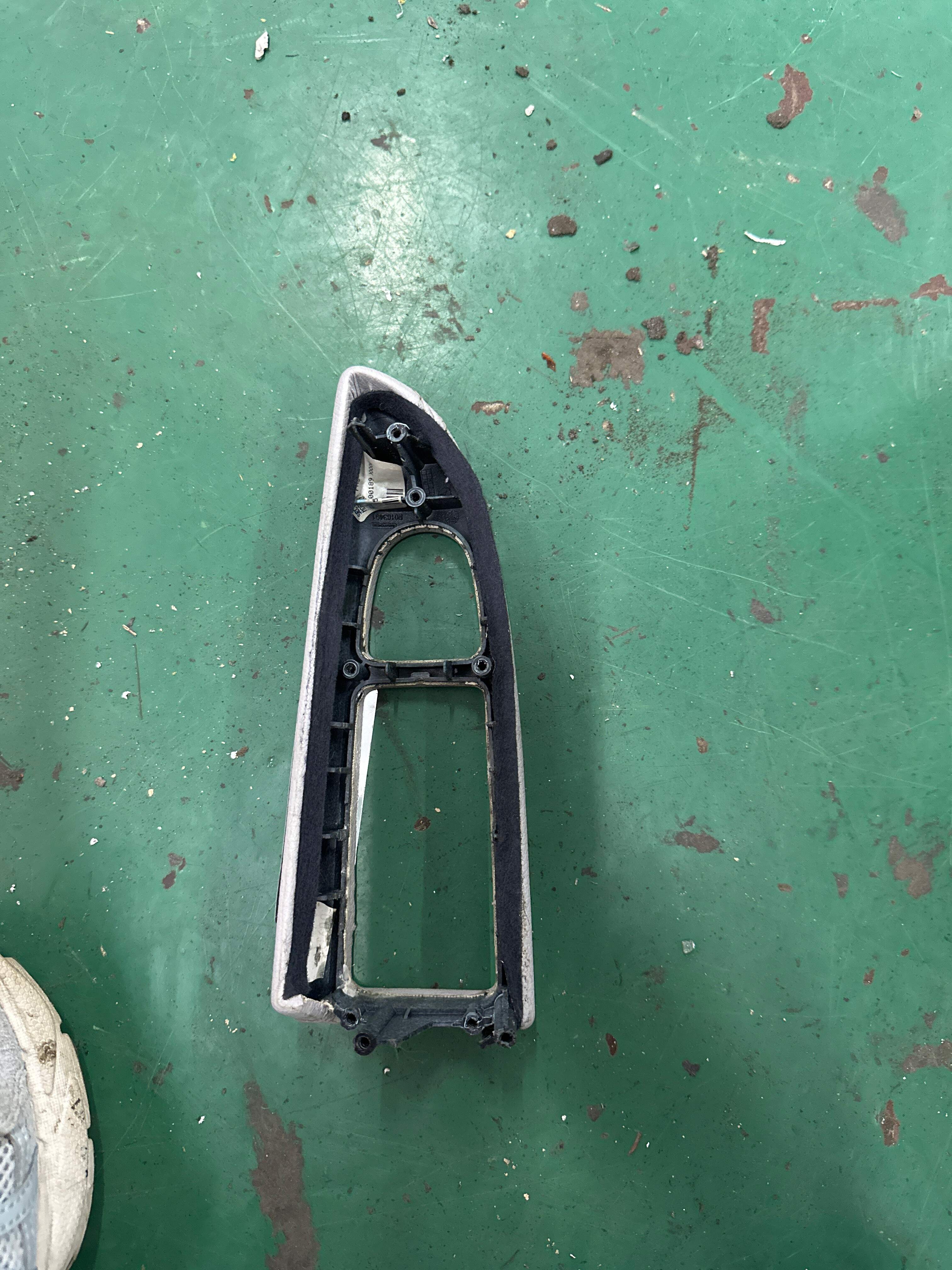 A22172001897F90 前门玻璃升降开关装饰板(左)