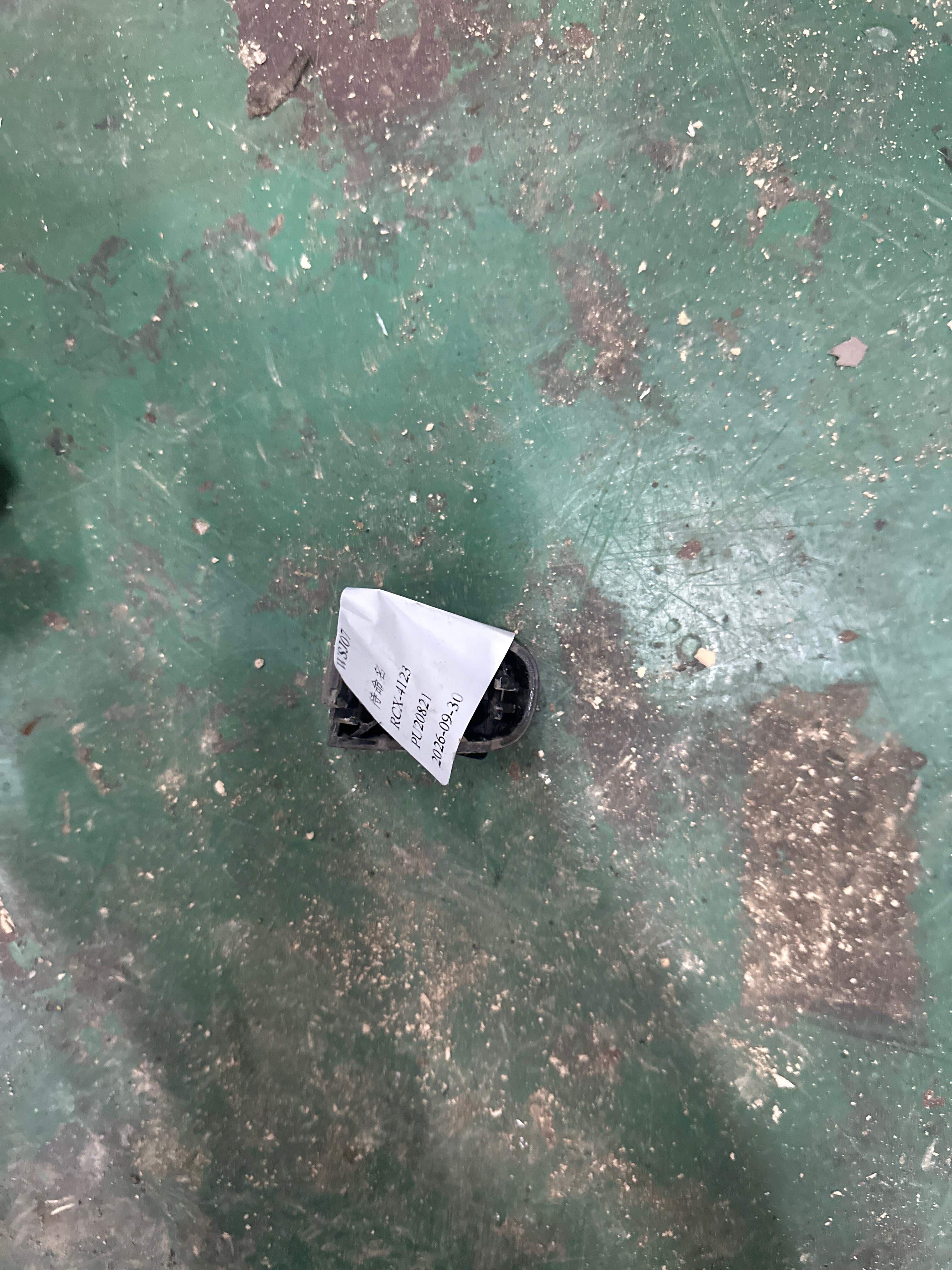 692070N010C0 后门外拉手饰盖（左）