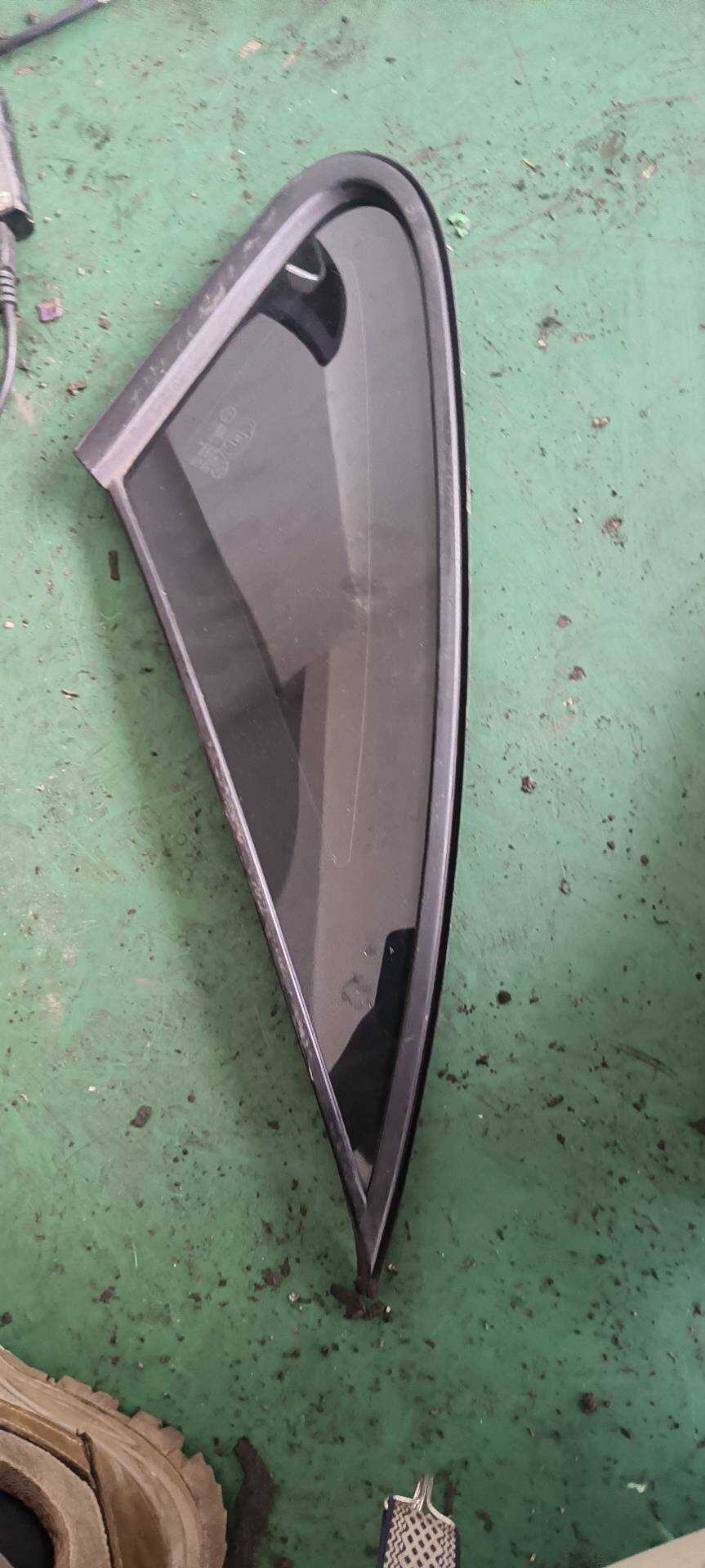 9072415 Rear Quarter Glass, Left