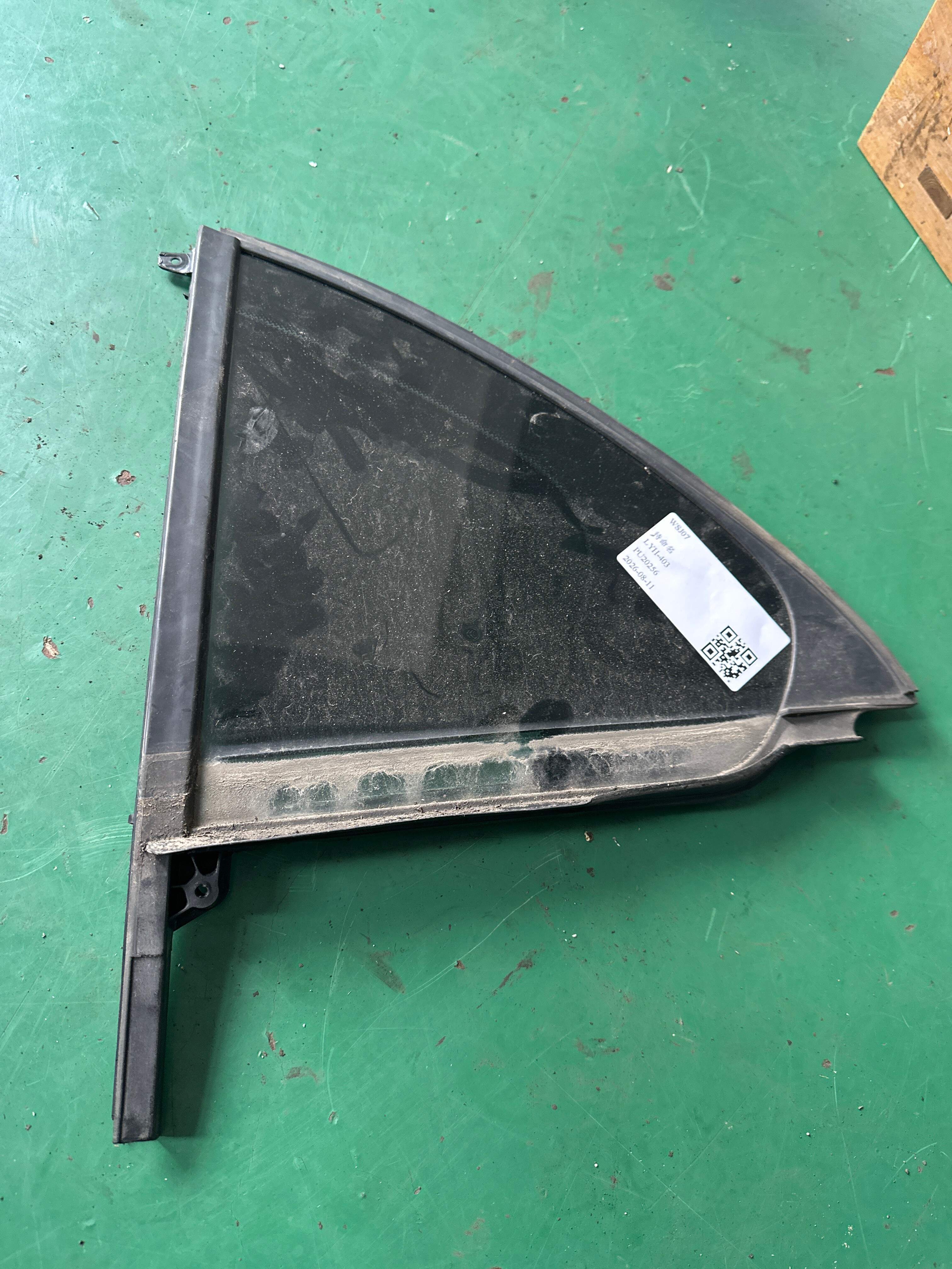 A1767300300 后门三角窗玻璃(左)