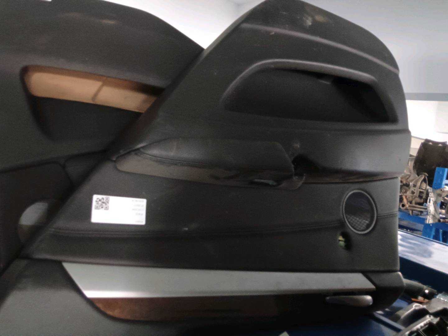 51427244830 后门内饰板(右)