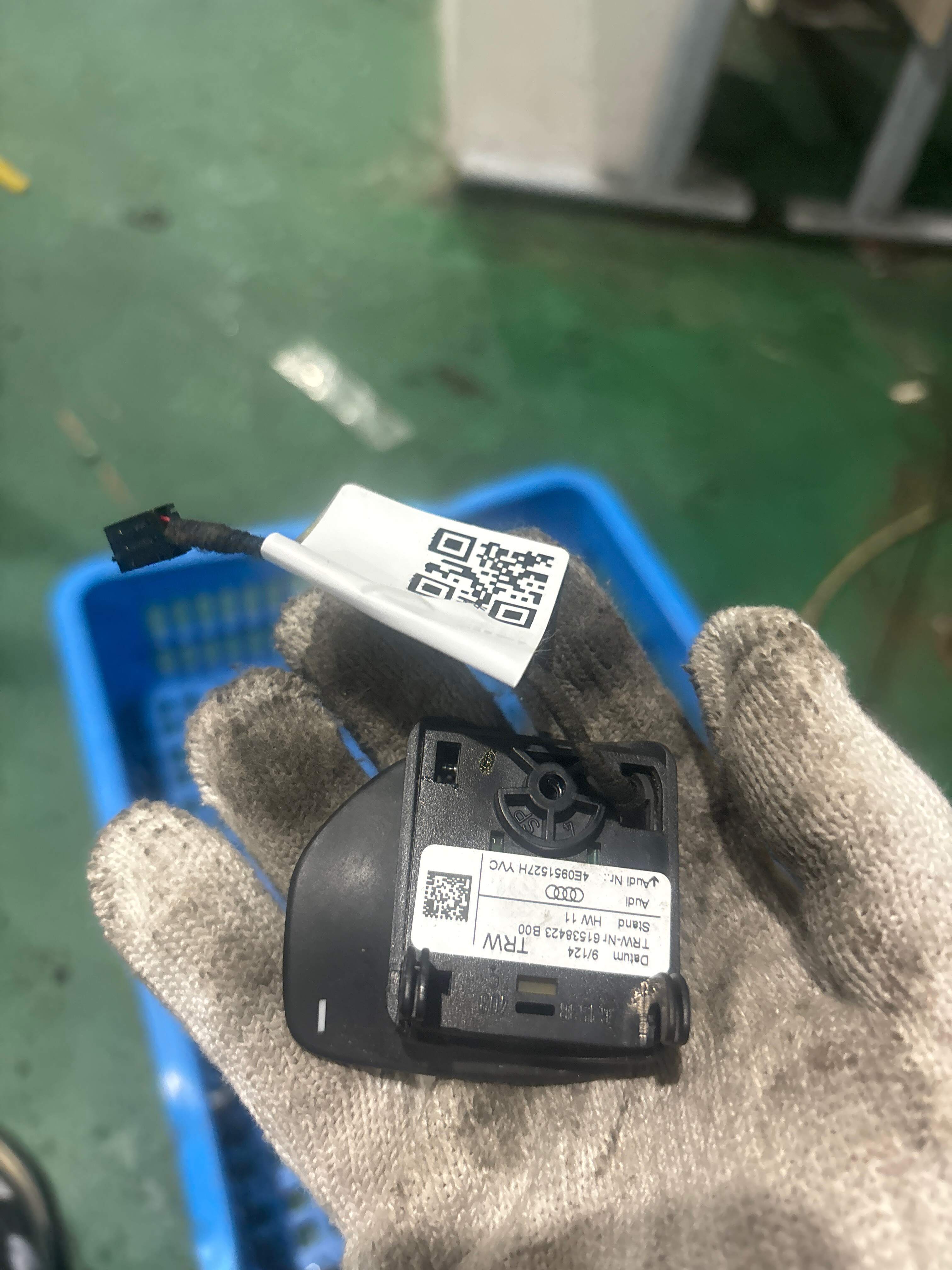 4E0951527H 方向盘换档拨片(左)