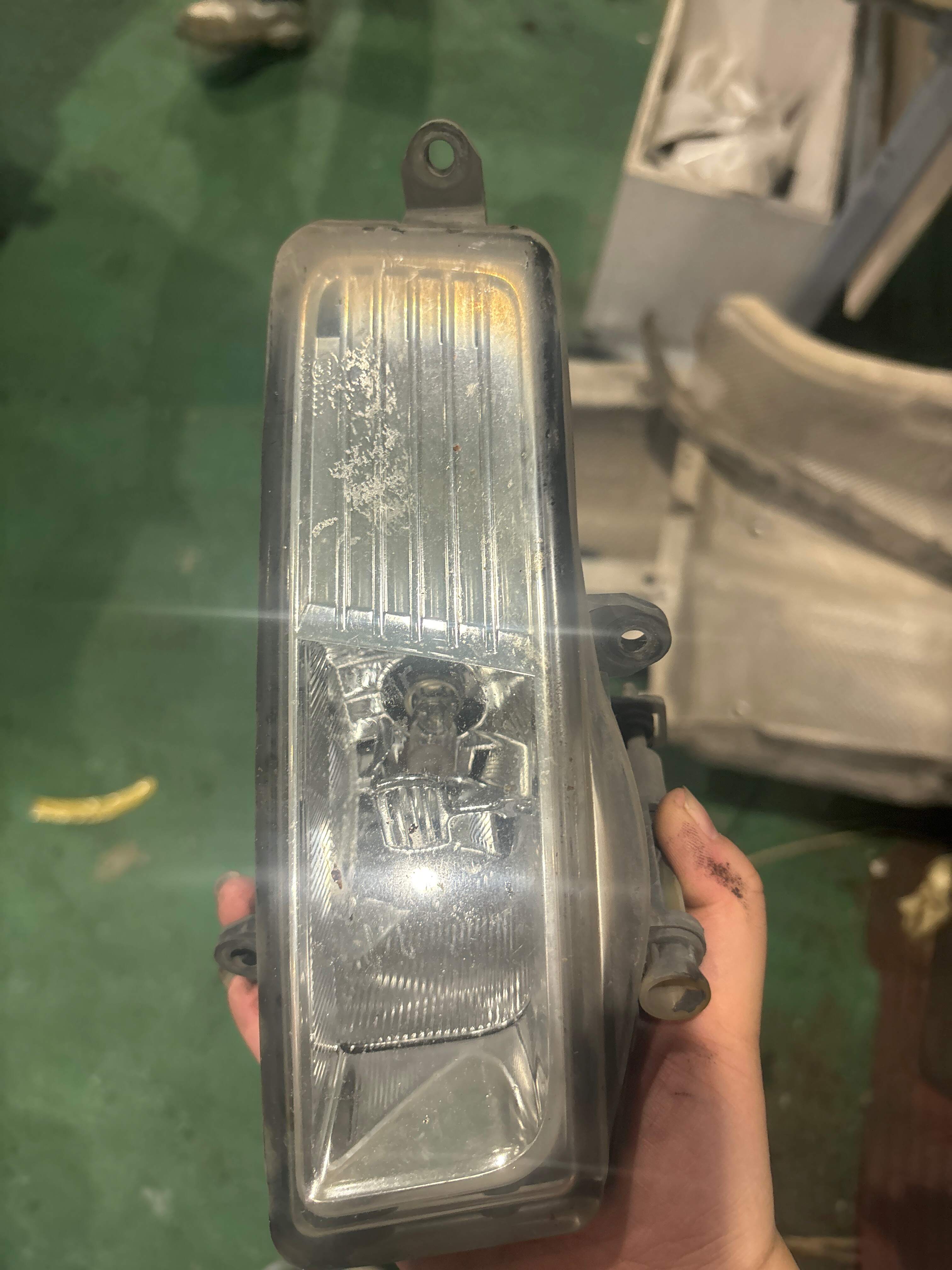 L4FD941700A 前雾灯（右）