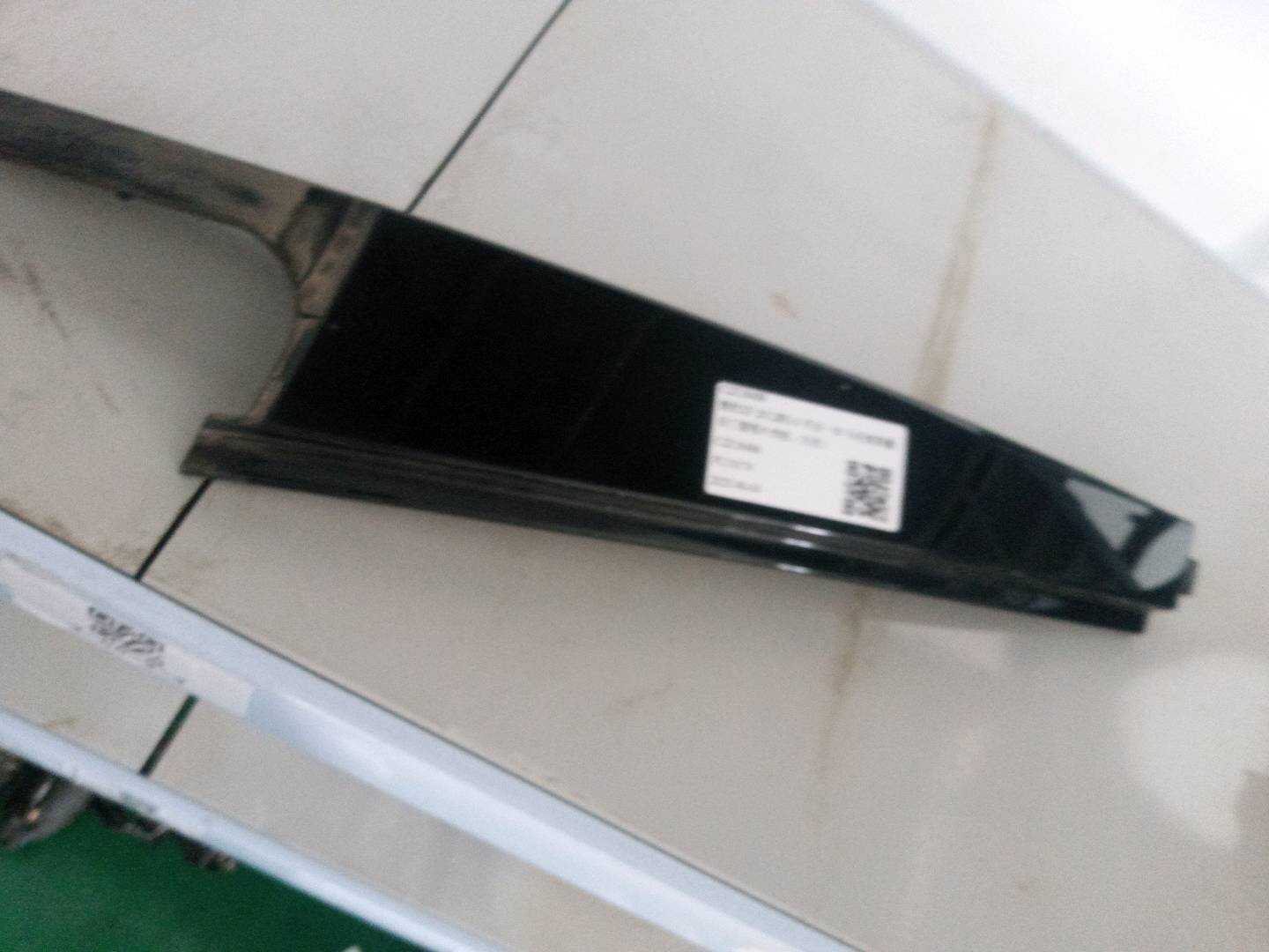 C2Z18488 Rear Door Window Frame Outer Trim, Front Right