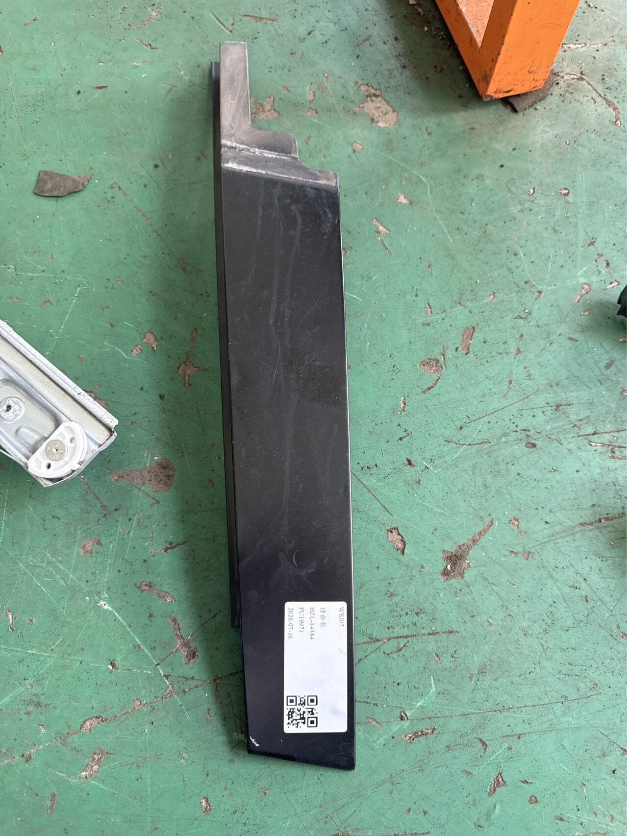 95963216 Front Door Window Outer Molding, Rear Right