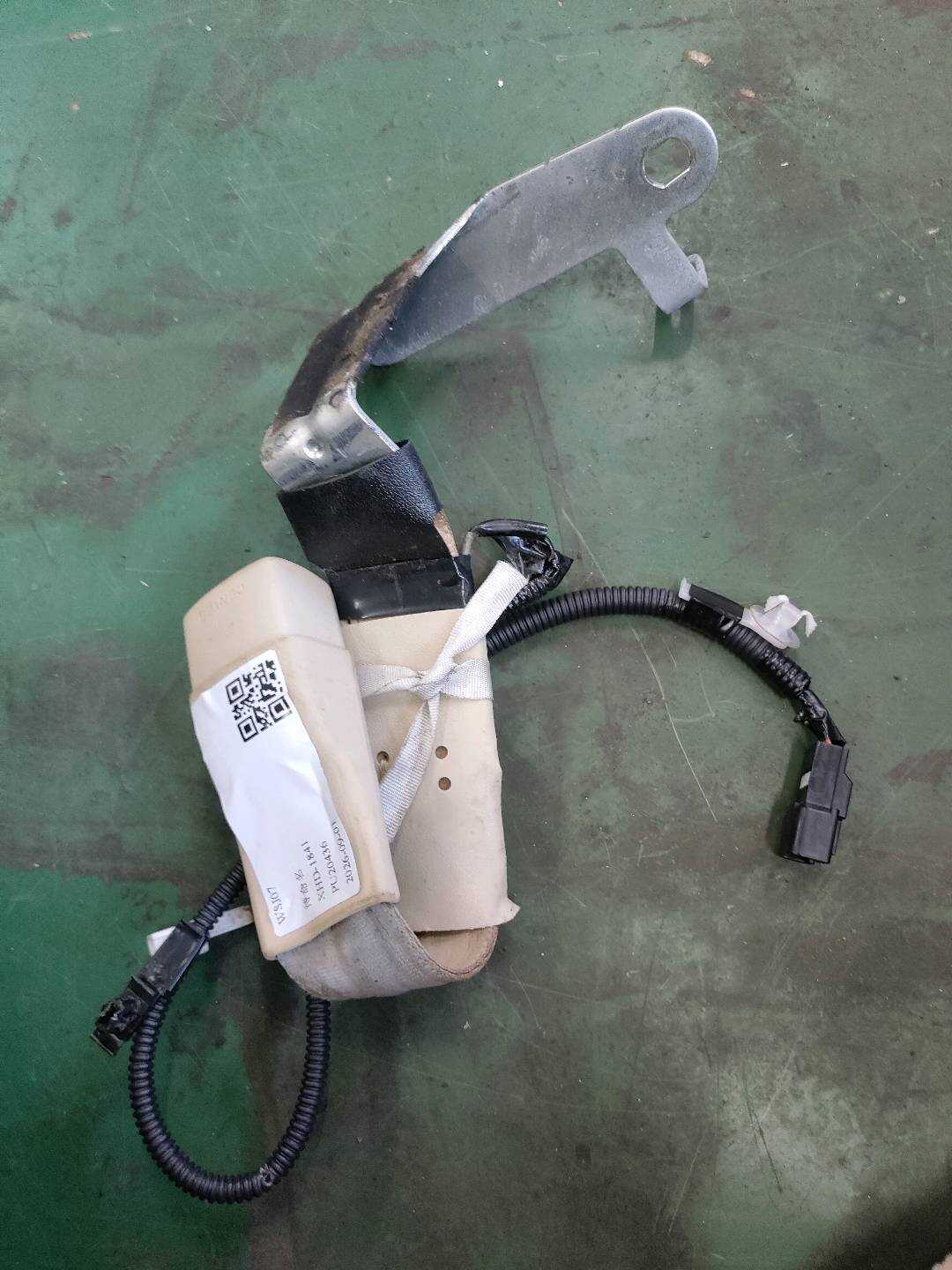 7338048160A0 后座椅中央安全带扣(左)