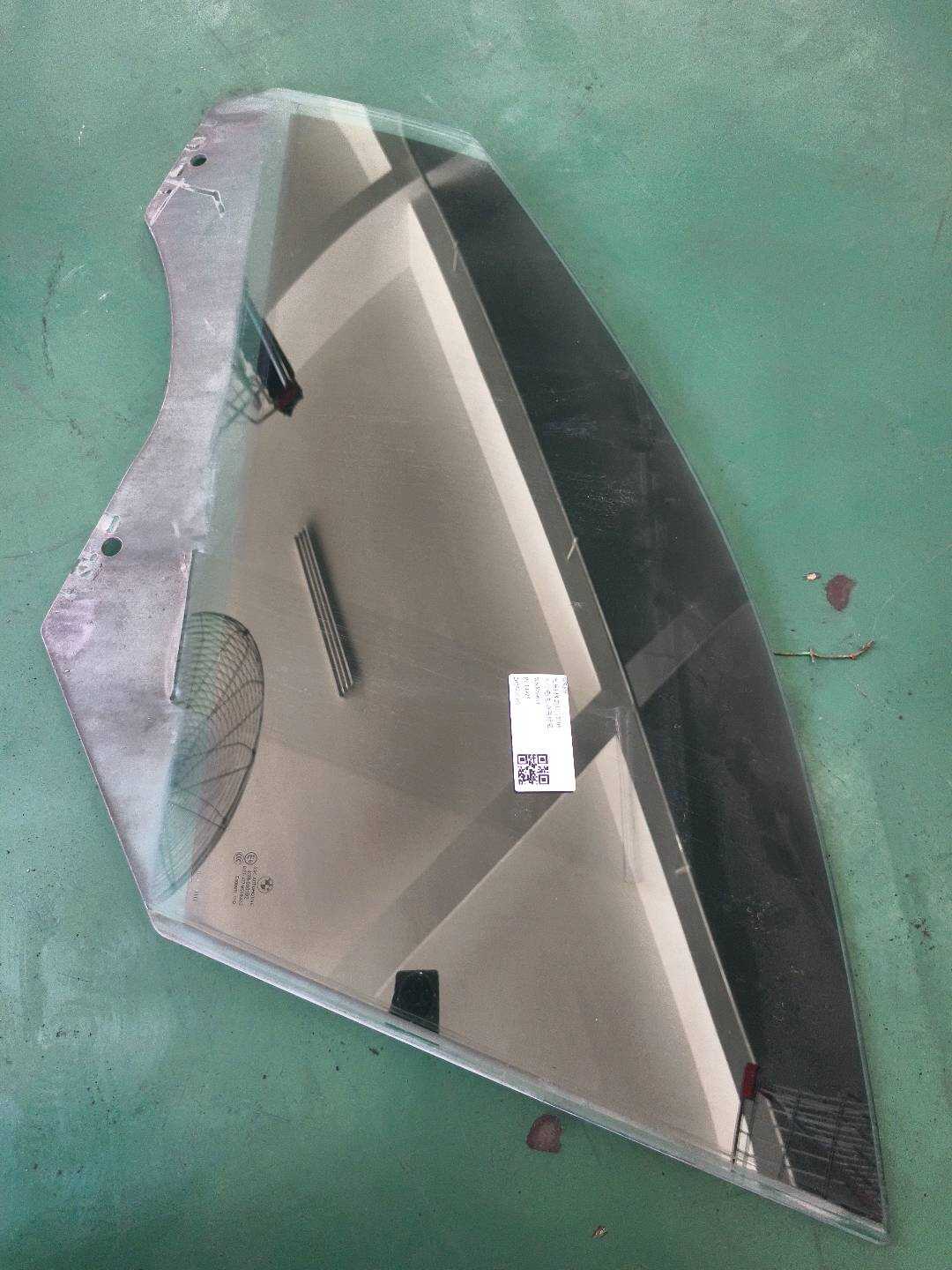 51337227131 前门玻璃（左）
