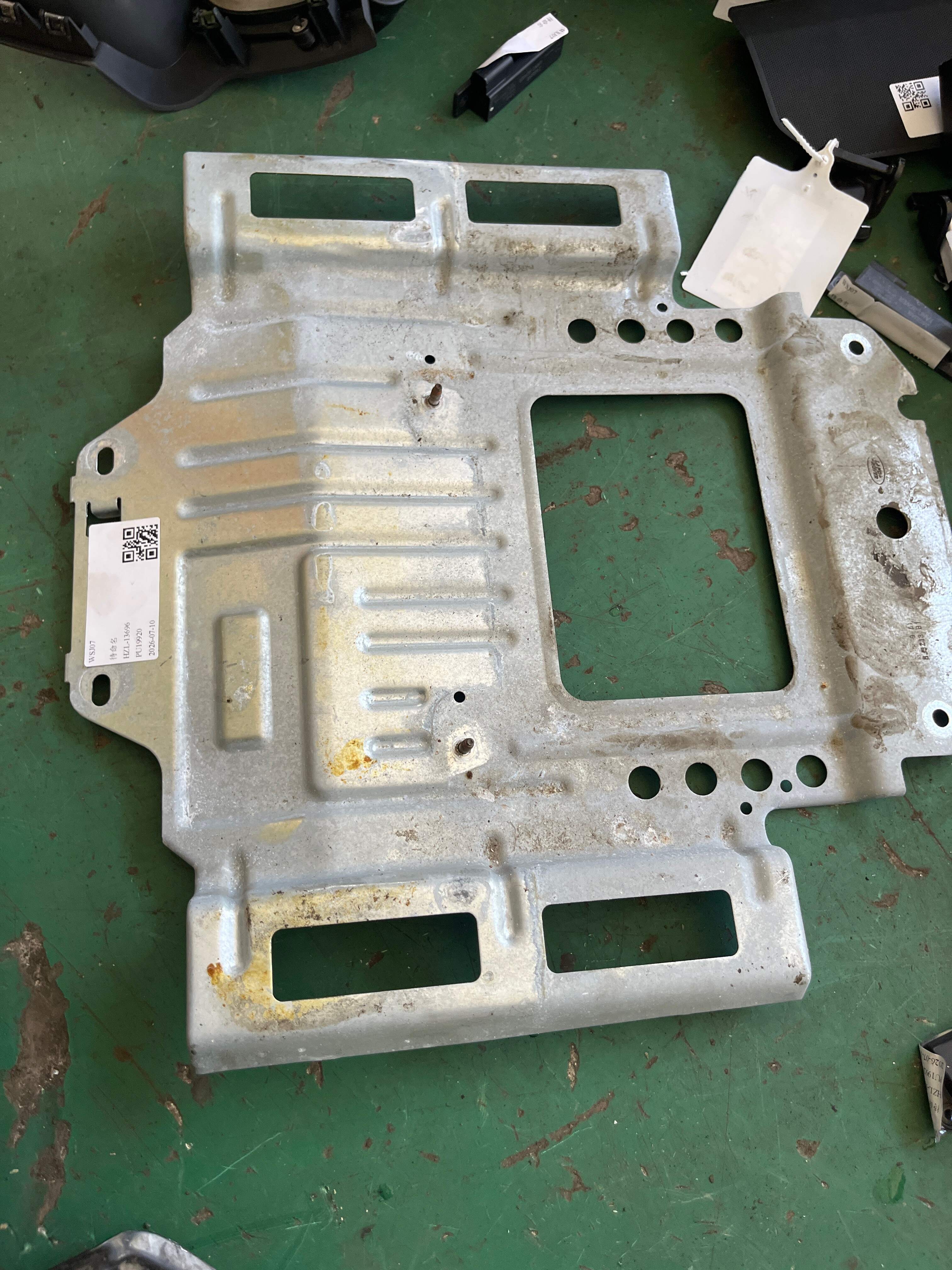 LR044306 Bracket