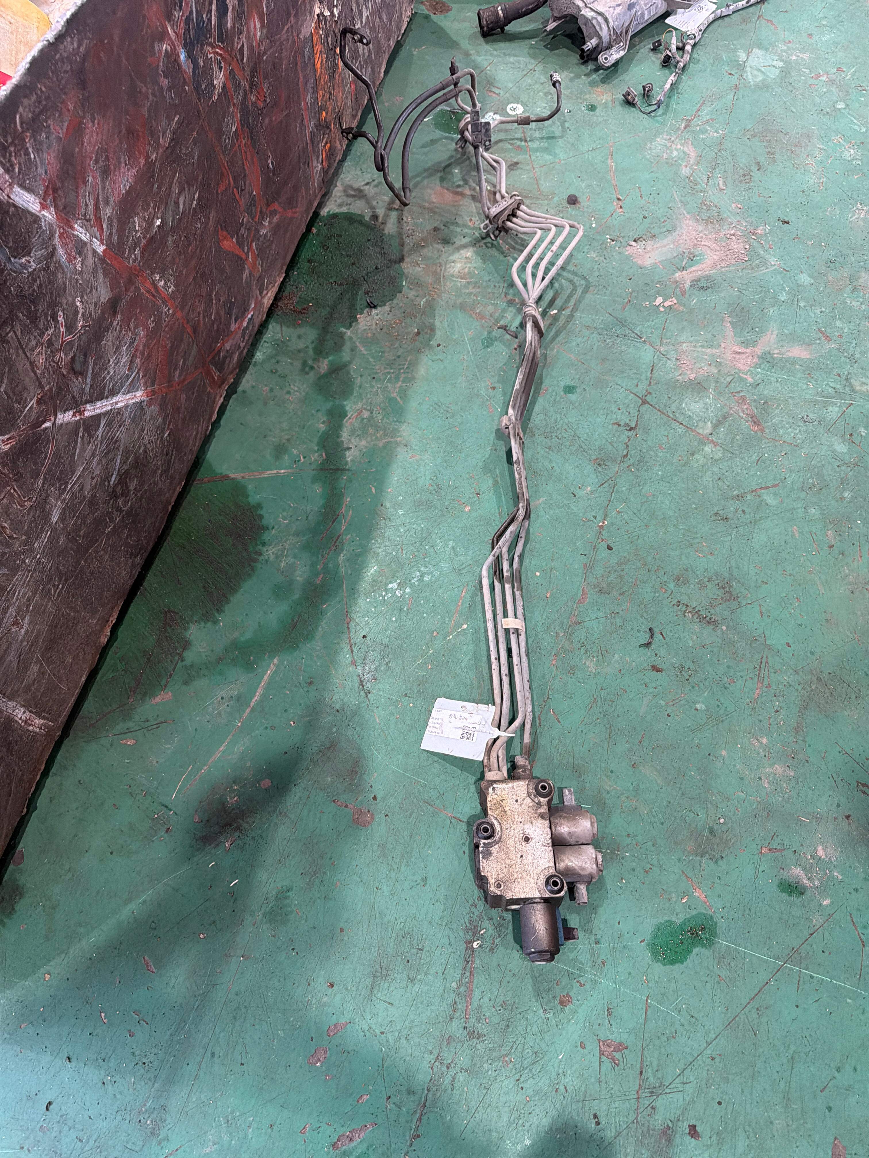 LR012705 Shock Absorber Air Pump