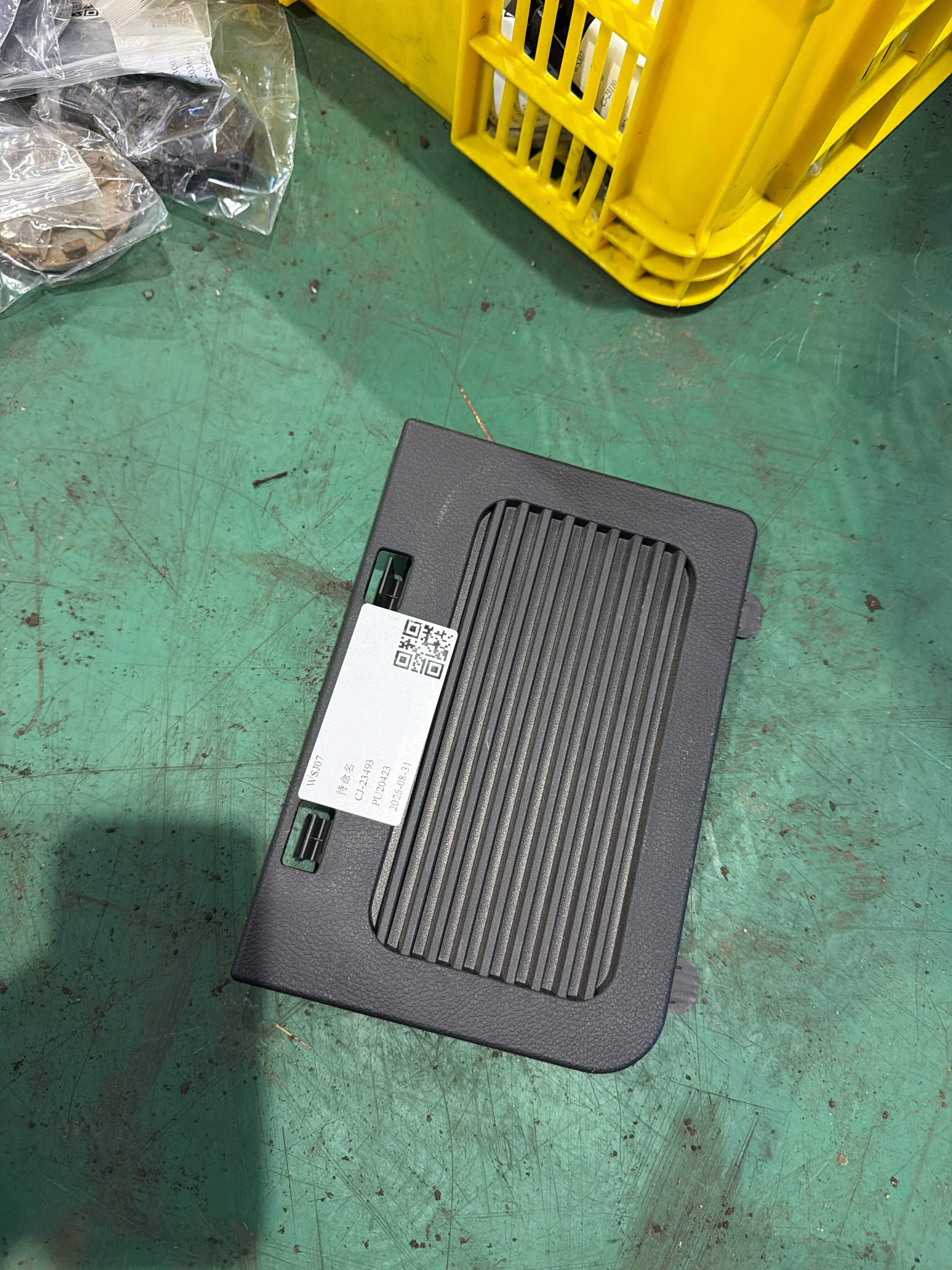 SC5608051 行李箱左检修口盖板