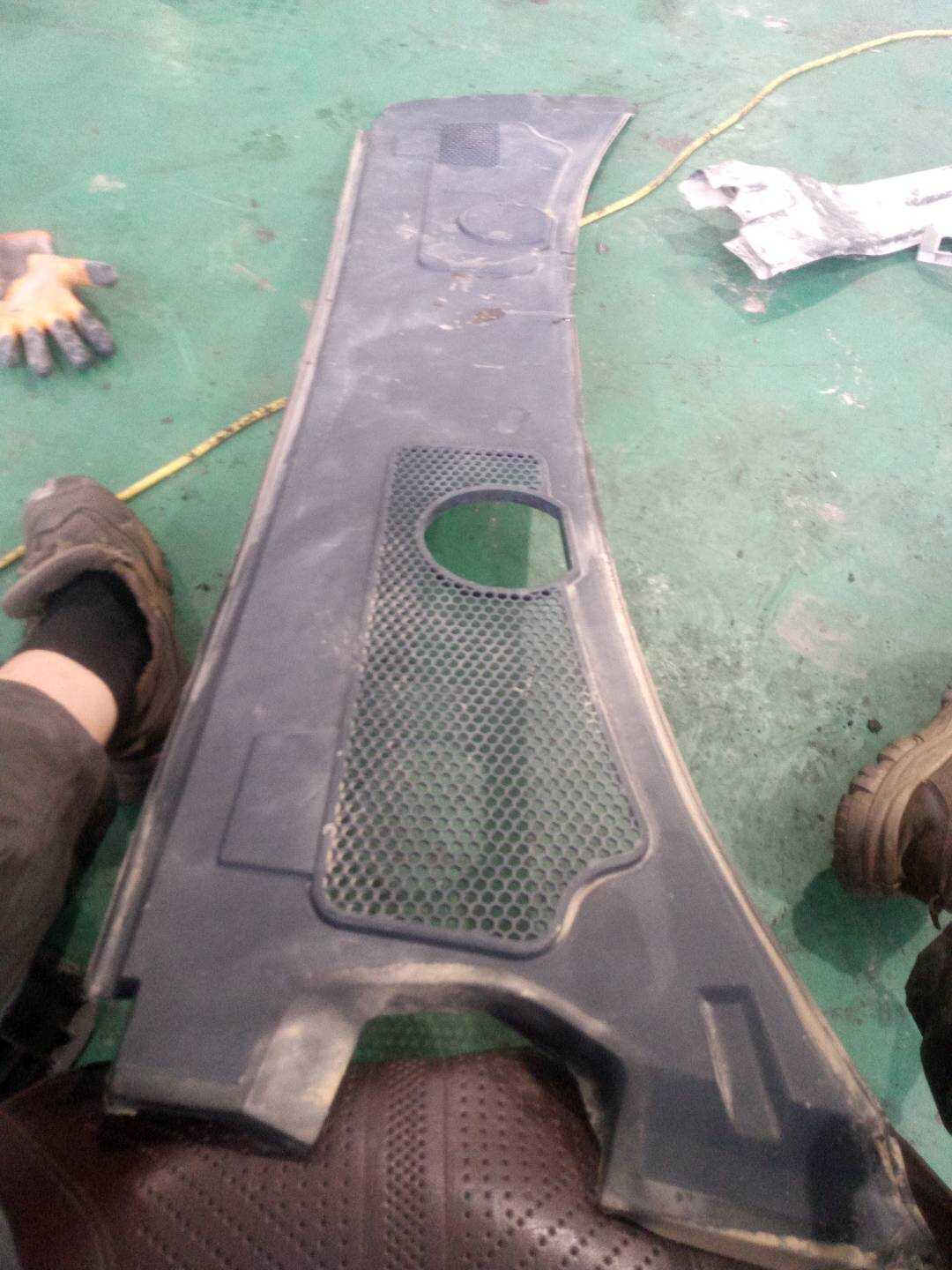 4F1819447A Front Windshield Cowl Grille