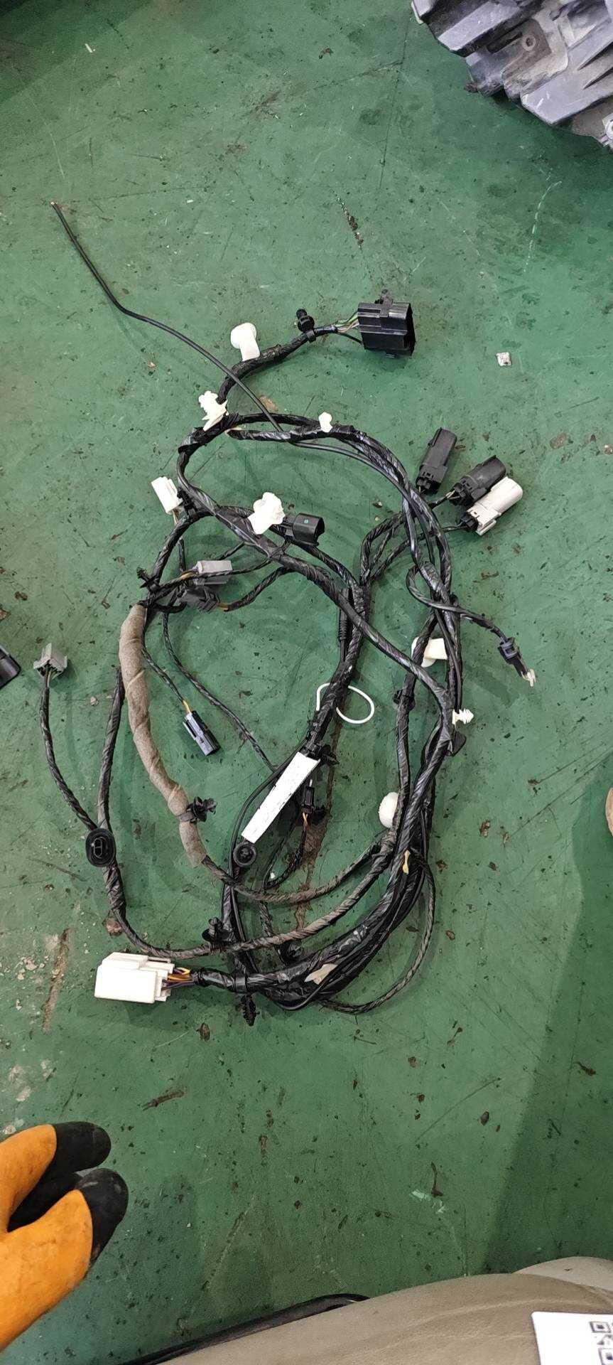 F2GT14A583ED 尾盖线束