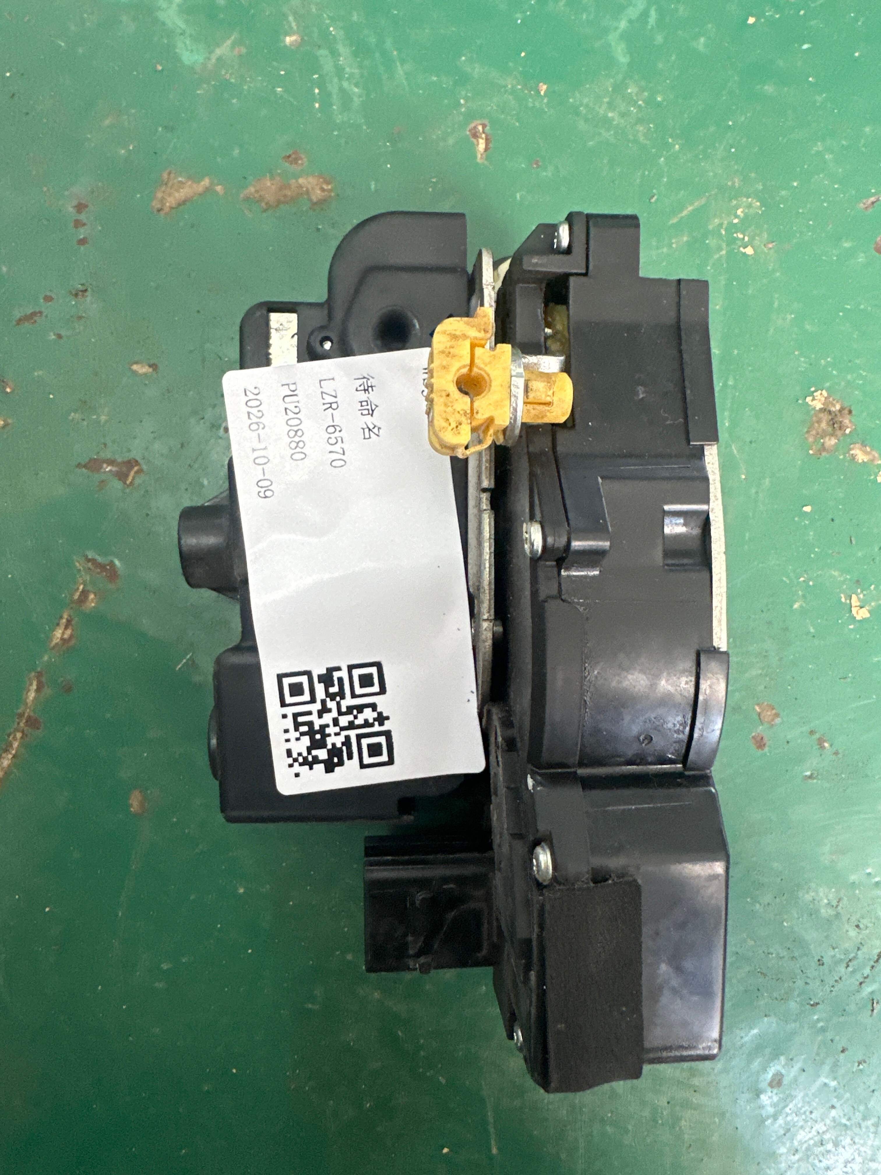 10168812 后门锁体总成