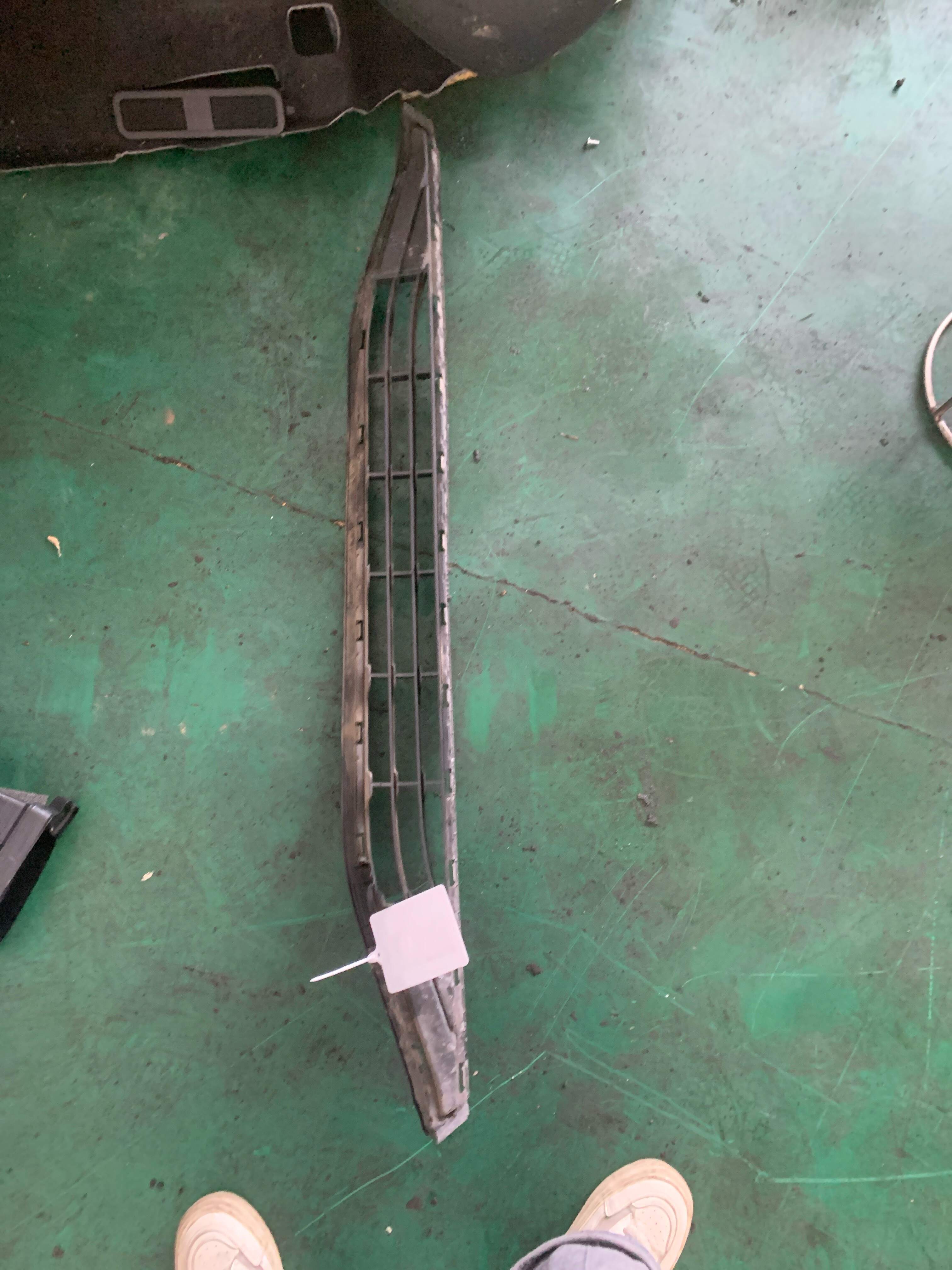 10359707 Front Bumper Lower Grille