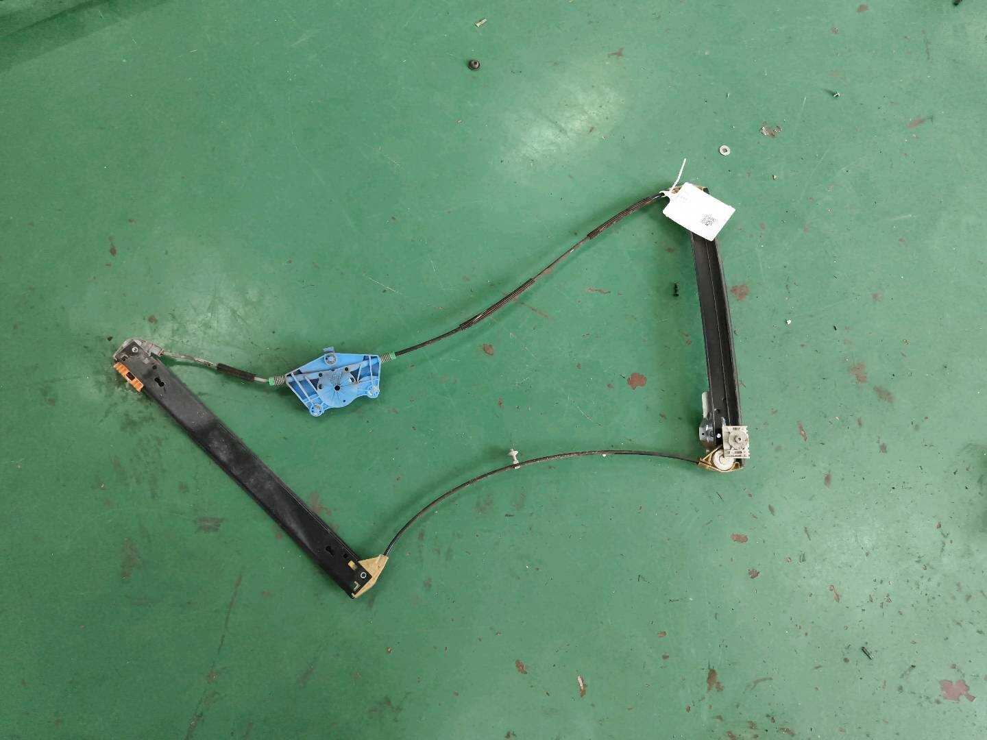 8E0837461C 前门玻璃升降支架（左）
