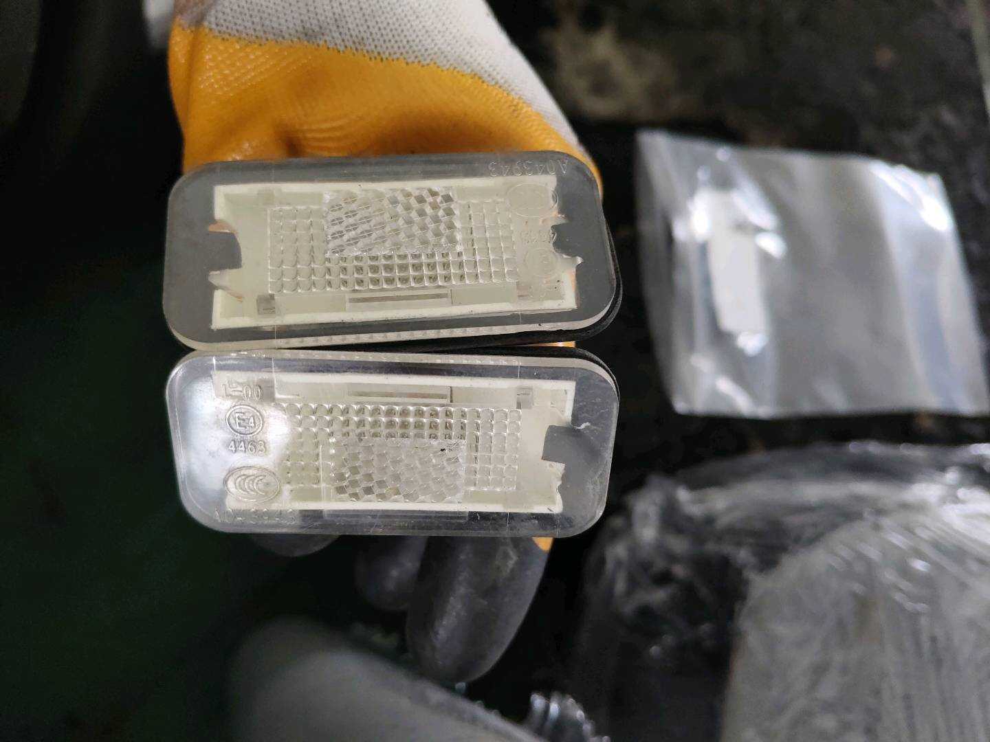 7525004 License Plate Light