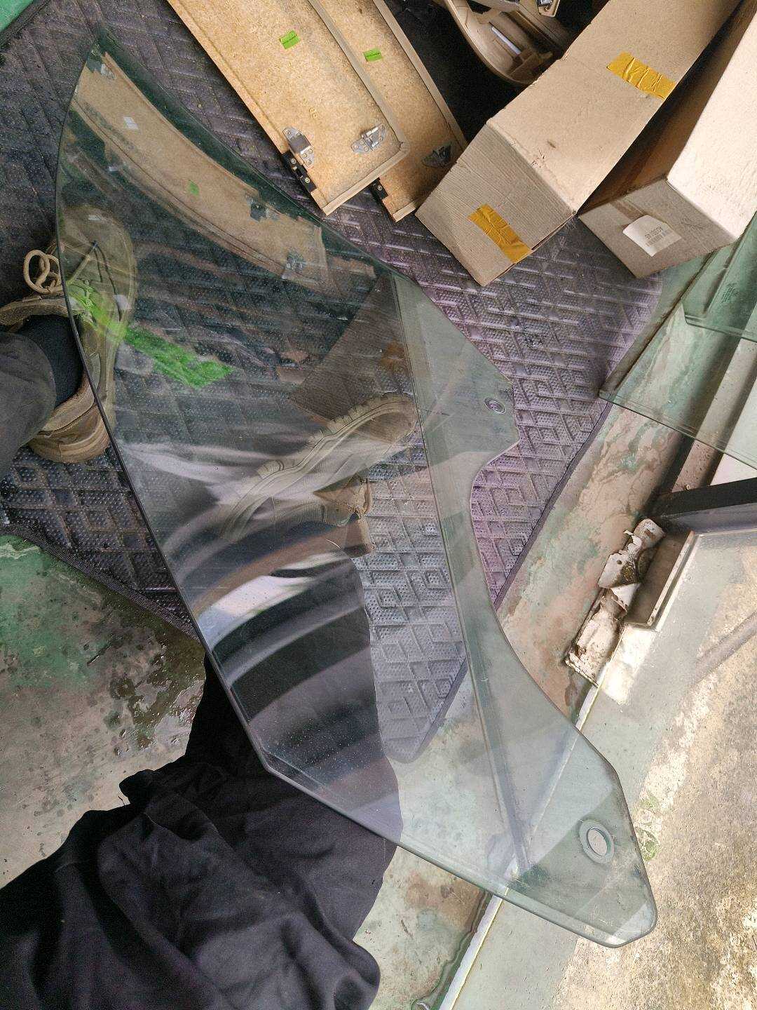 51338223840 前门玻璃(右