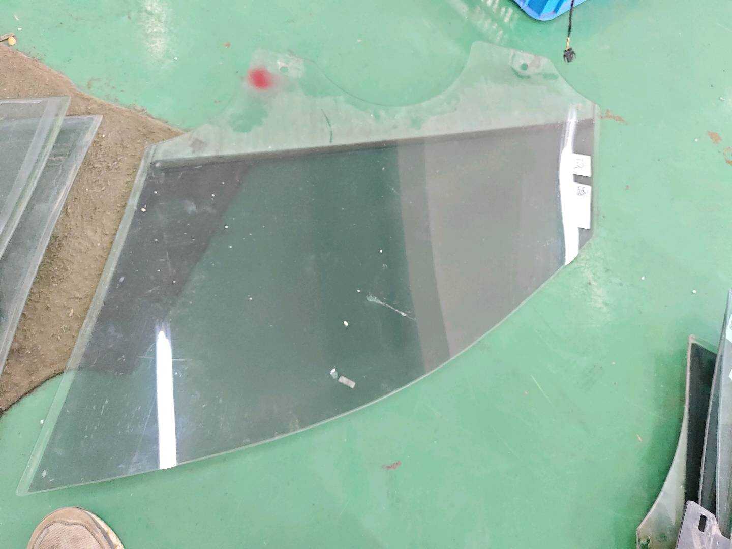 51337339892 Front Door Glass, Right