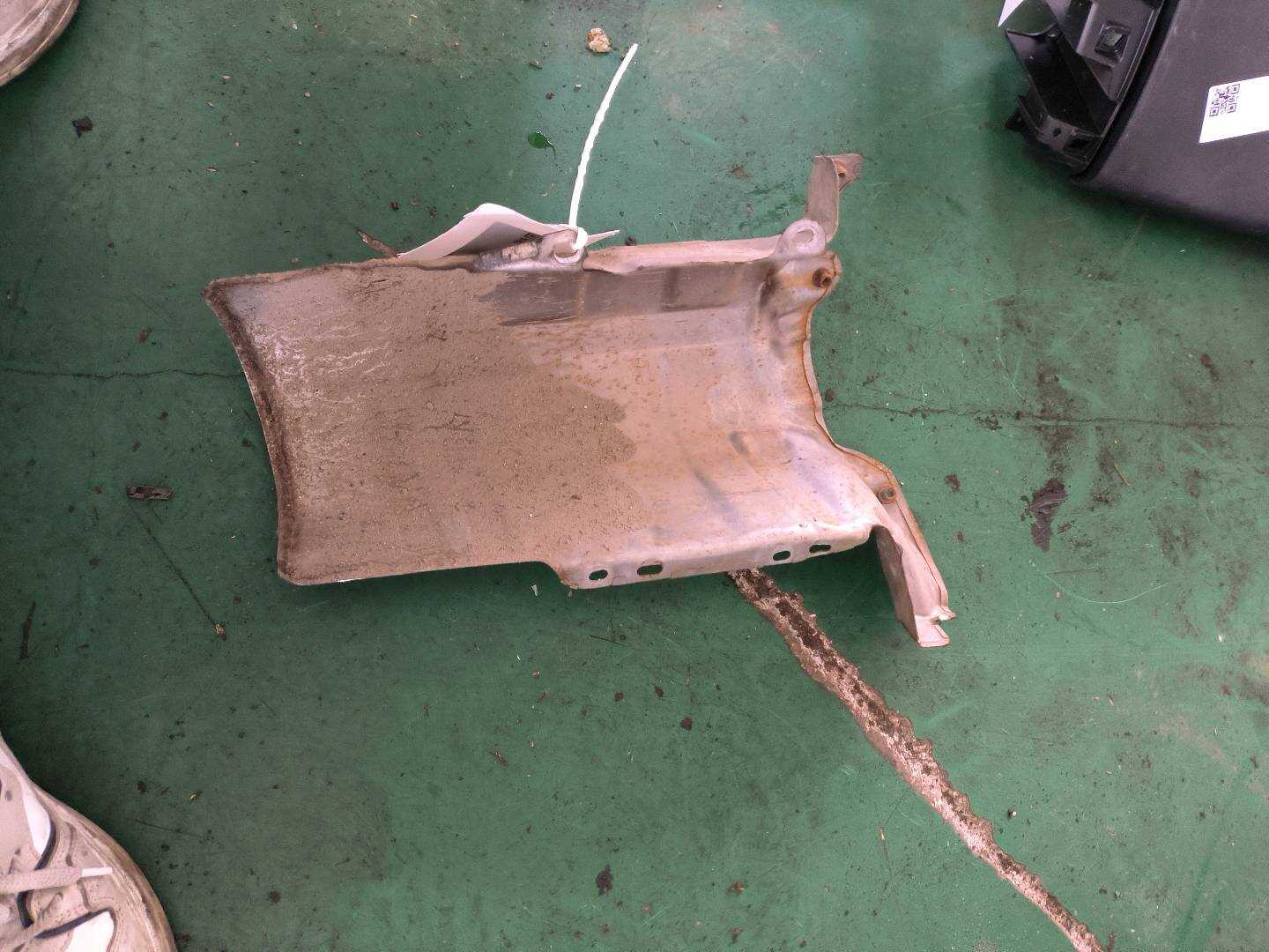 18307595606 排气歧管隔热罩(左)