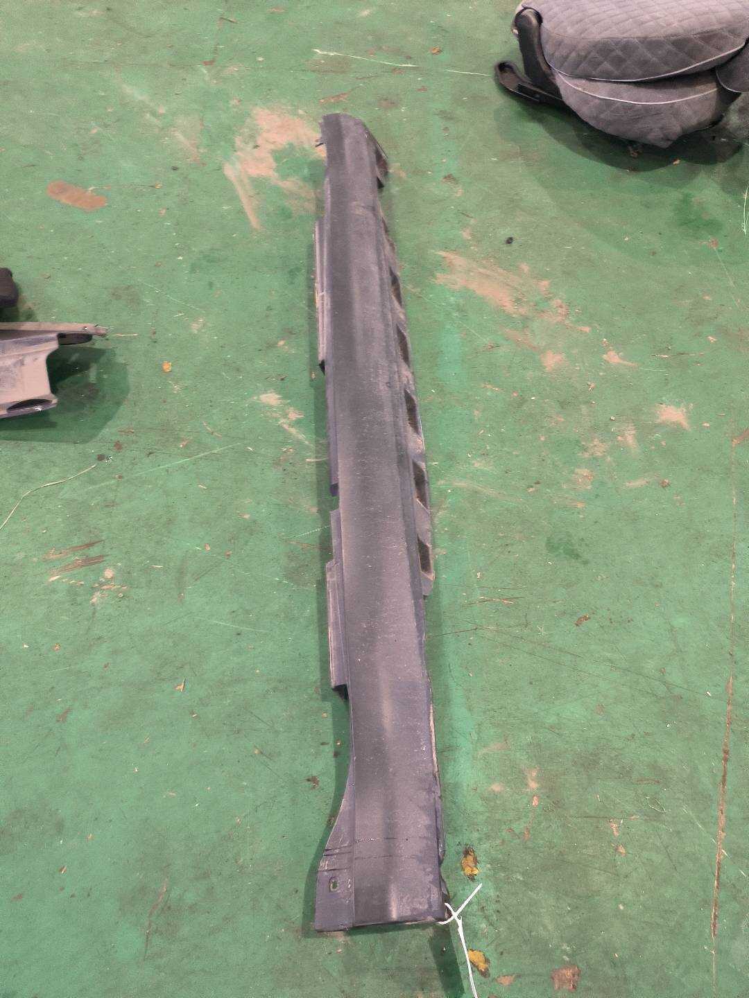 51779801888 底大边(右)