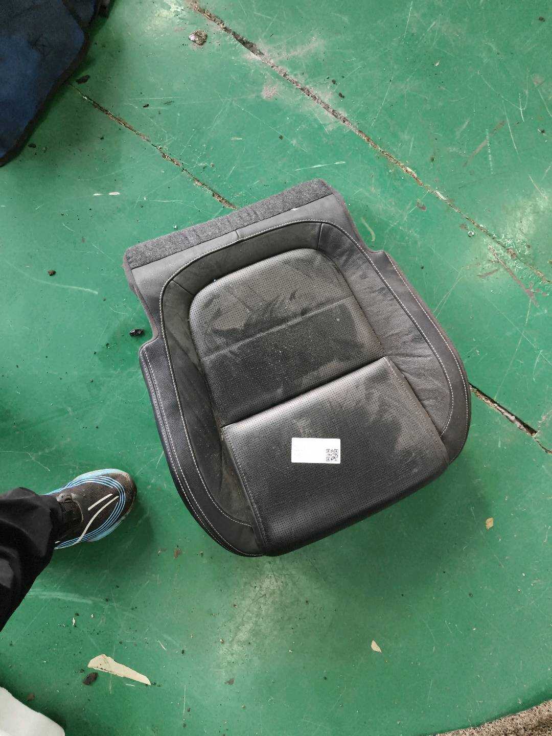 T2H42701QKW 副驾驶员座椅底座面罩