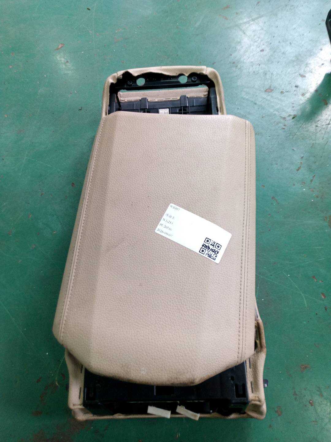 52207229381 后排座椅中央扶手箱