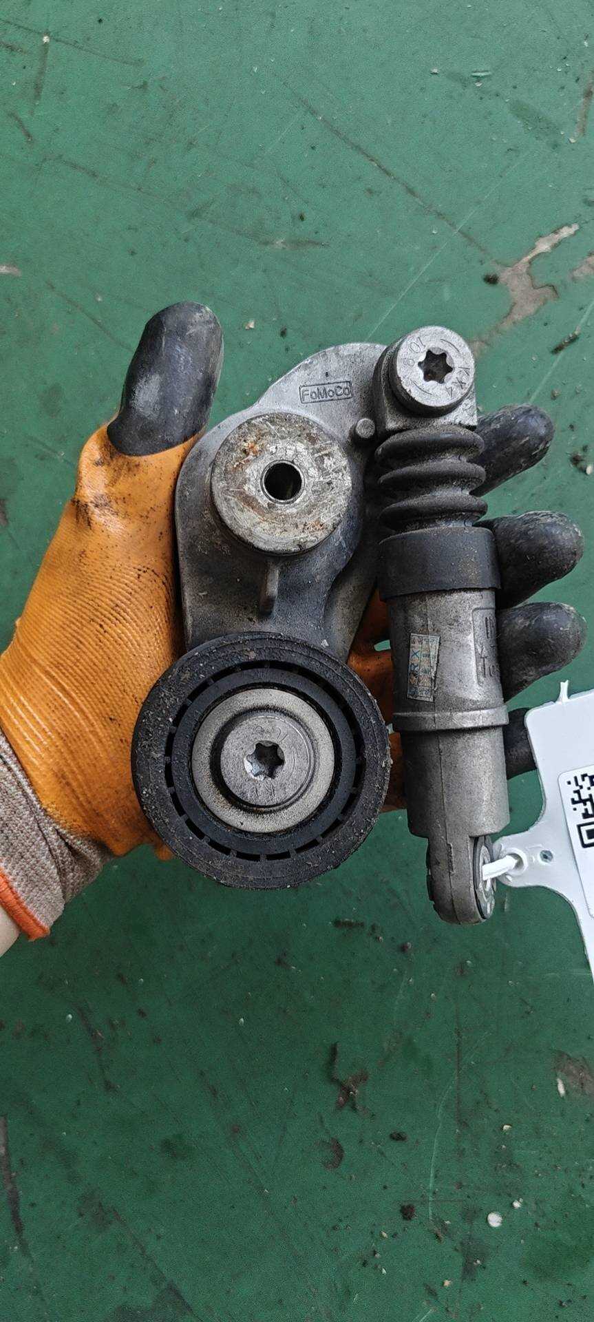 LR034128 Alternator Belt Tensioner Pulley