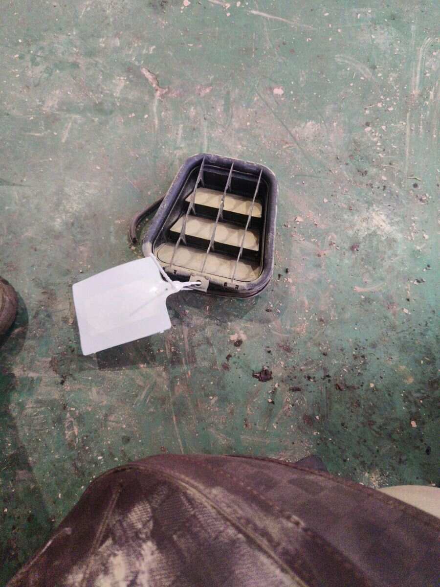 4B0819181C Rear Bumper Vent (Right), Left