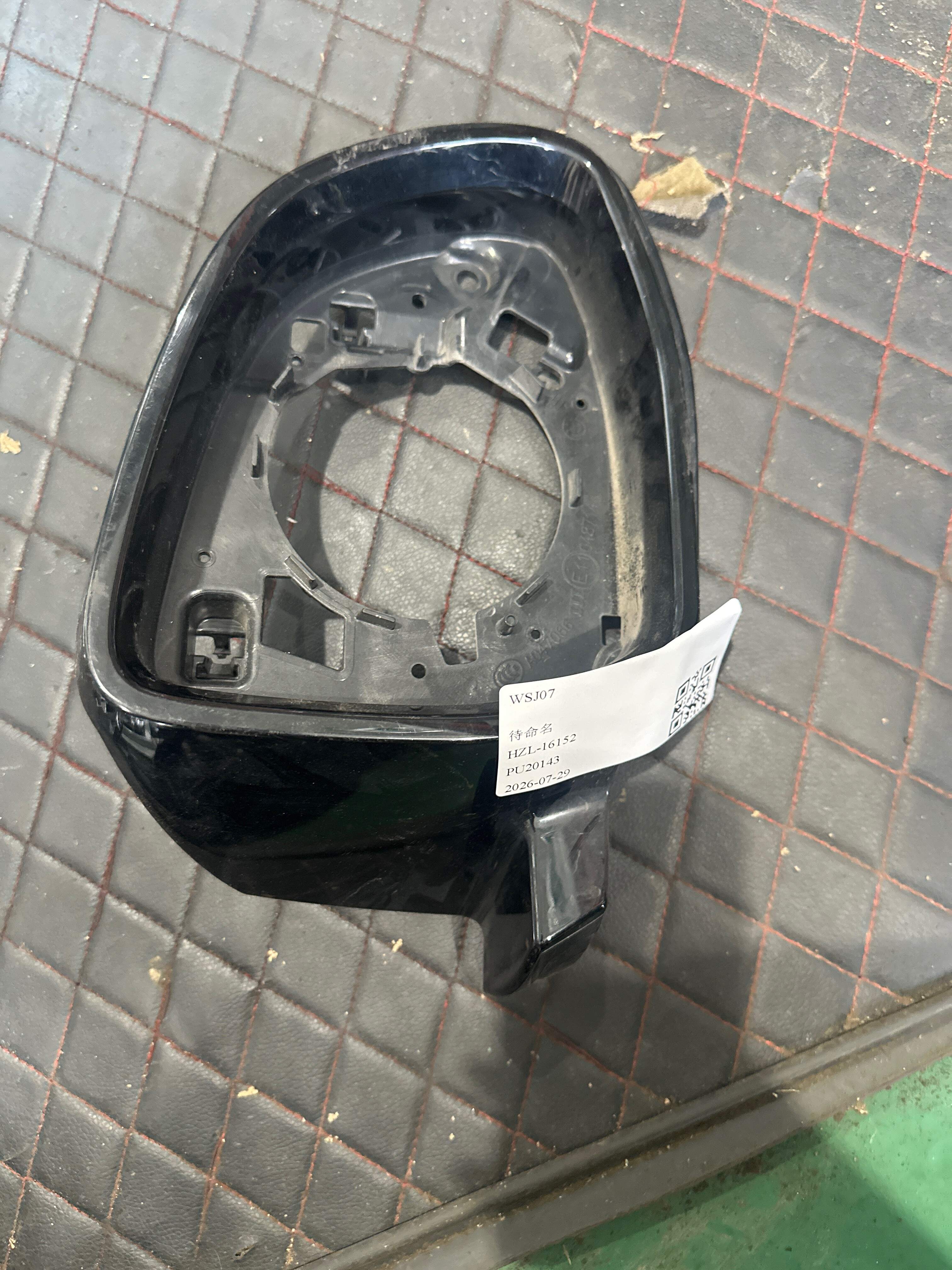 51167468242 倒车镜框(右)