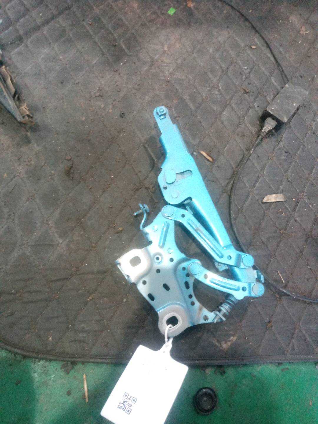 41007370301 Front Hood Hinge, Left