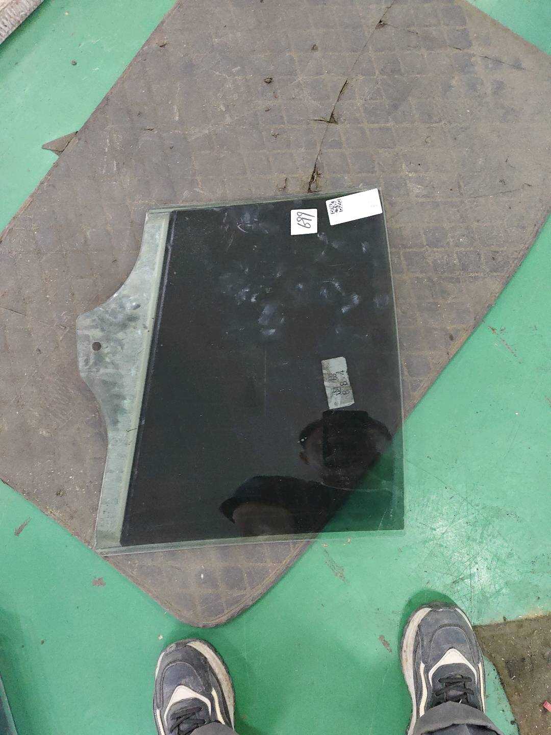 51357339869 Rear Door Glass, Left