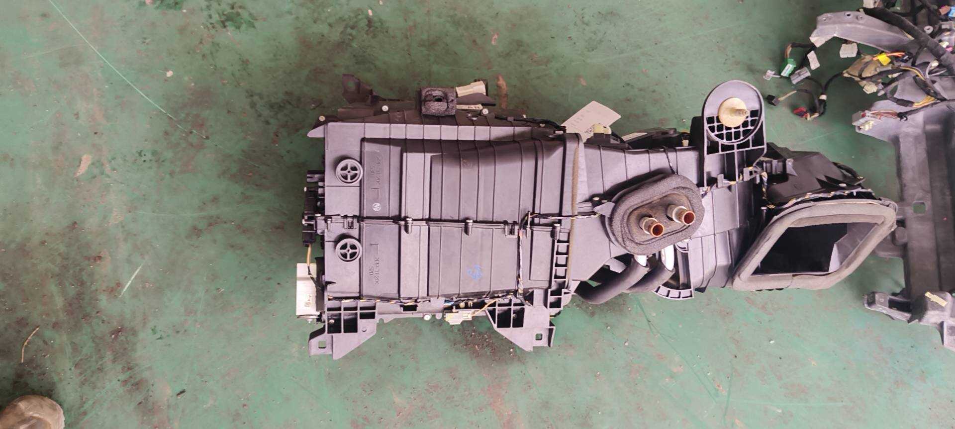 C2Z22858 蒸发器总成