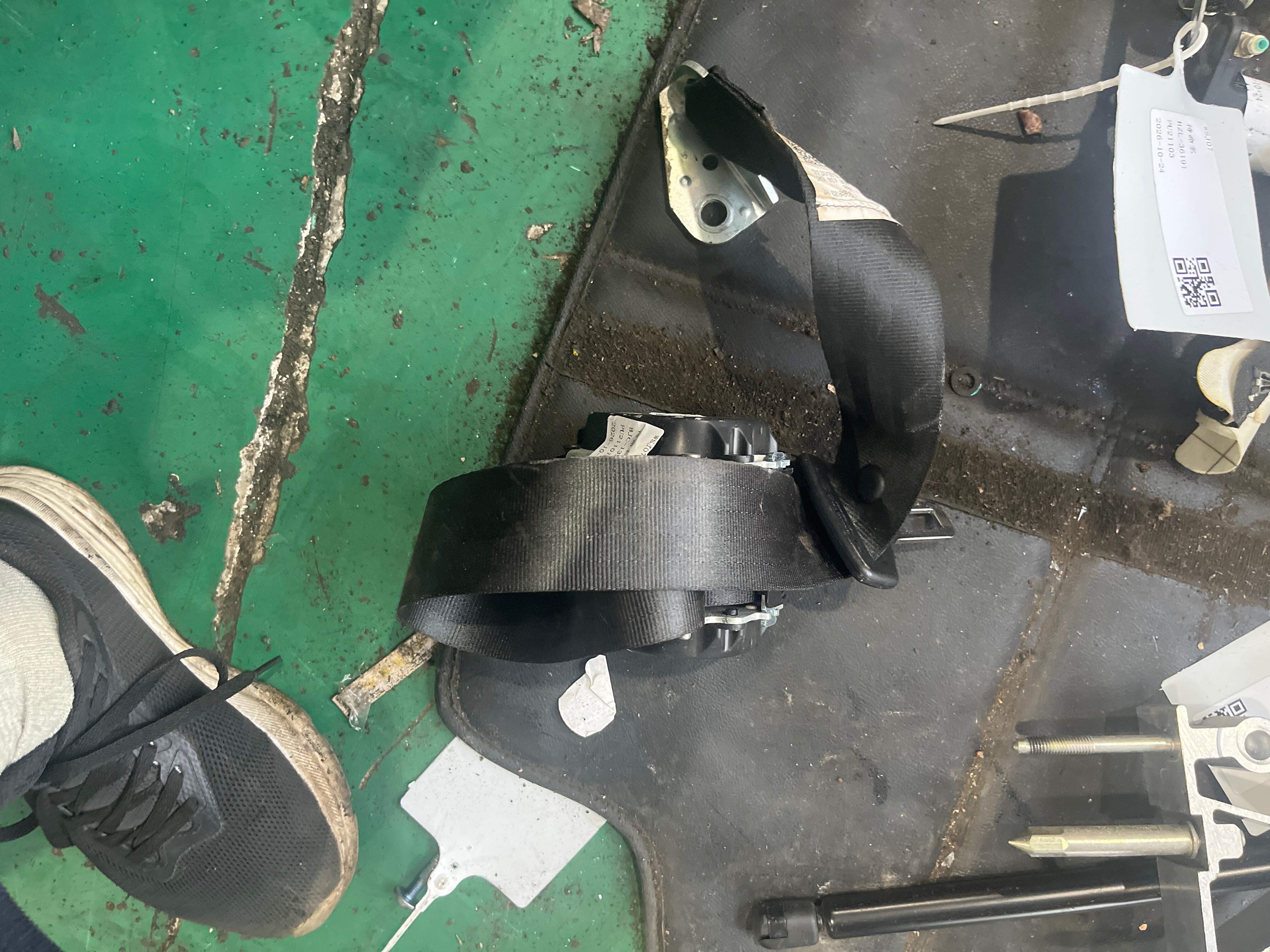 1K9857806 Rear Seat Side Seat Belt, Right