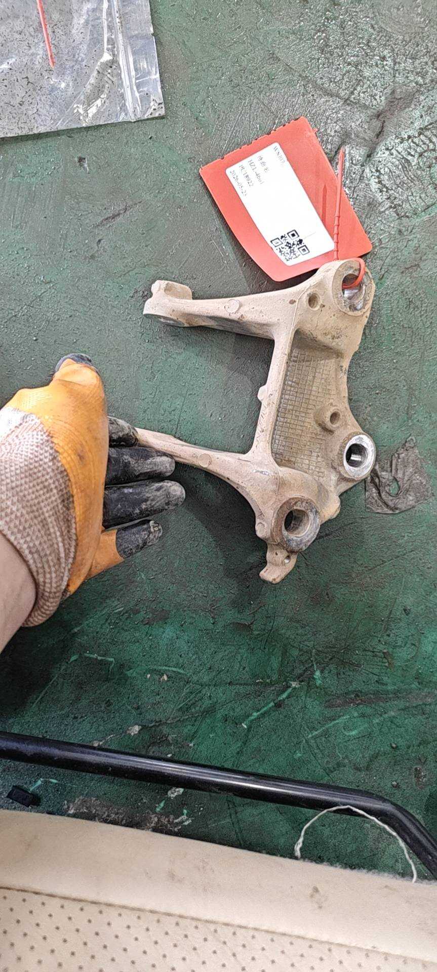 50690T0C003 变速箱杆下部支架