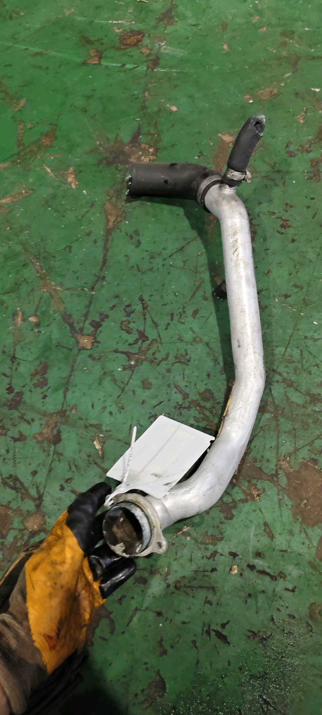 11537599234 冷却系统水导向进油管路
