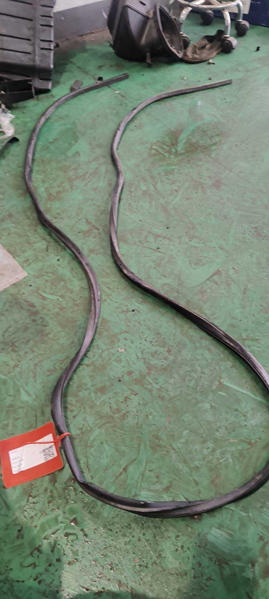 6000627084 Front Right Door Weatherstrip