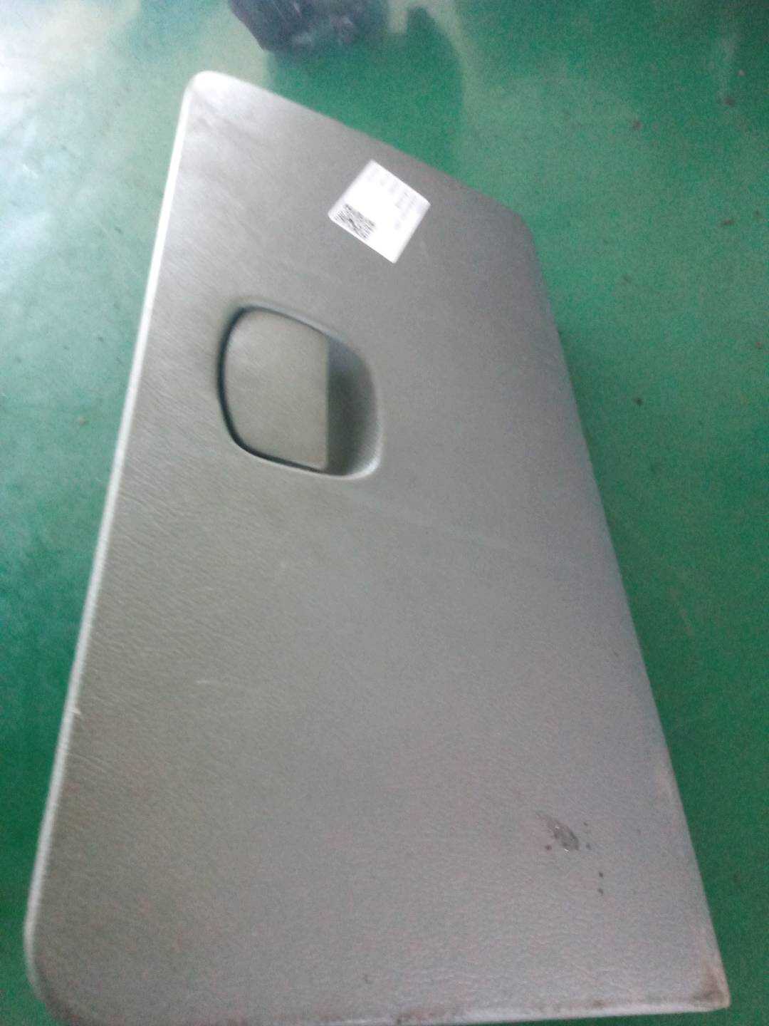 26204684 仪表台杂物箱