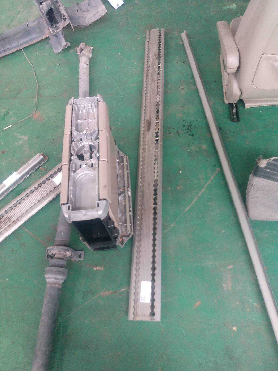 A63995027957J05 座椅固定轨（内右）