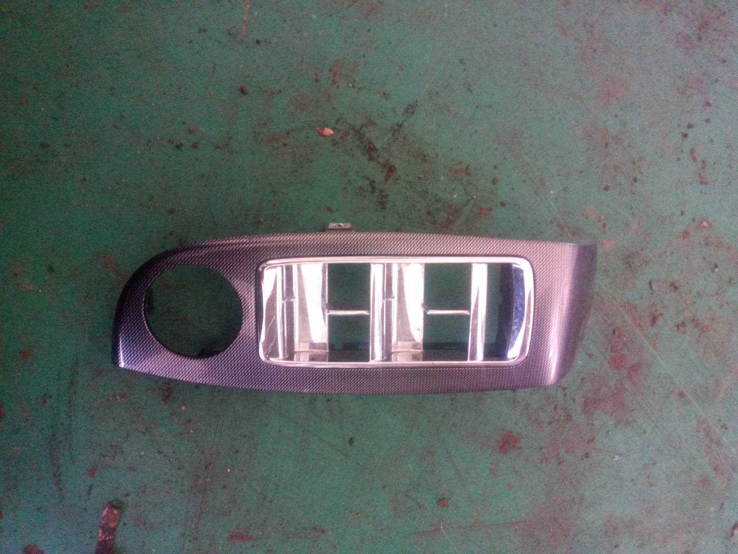 22891089 Front Door Window Switch Trim Panel, Left