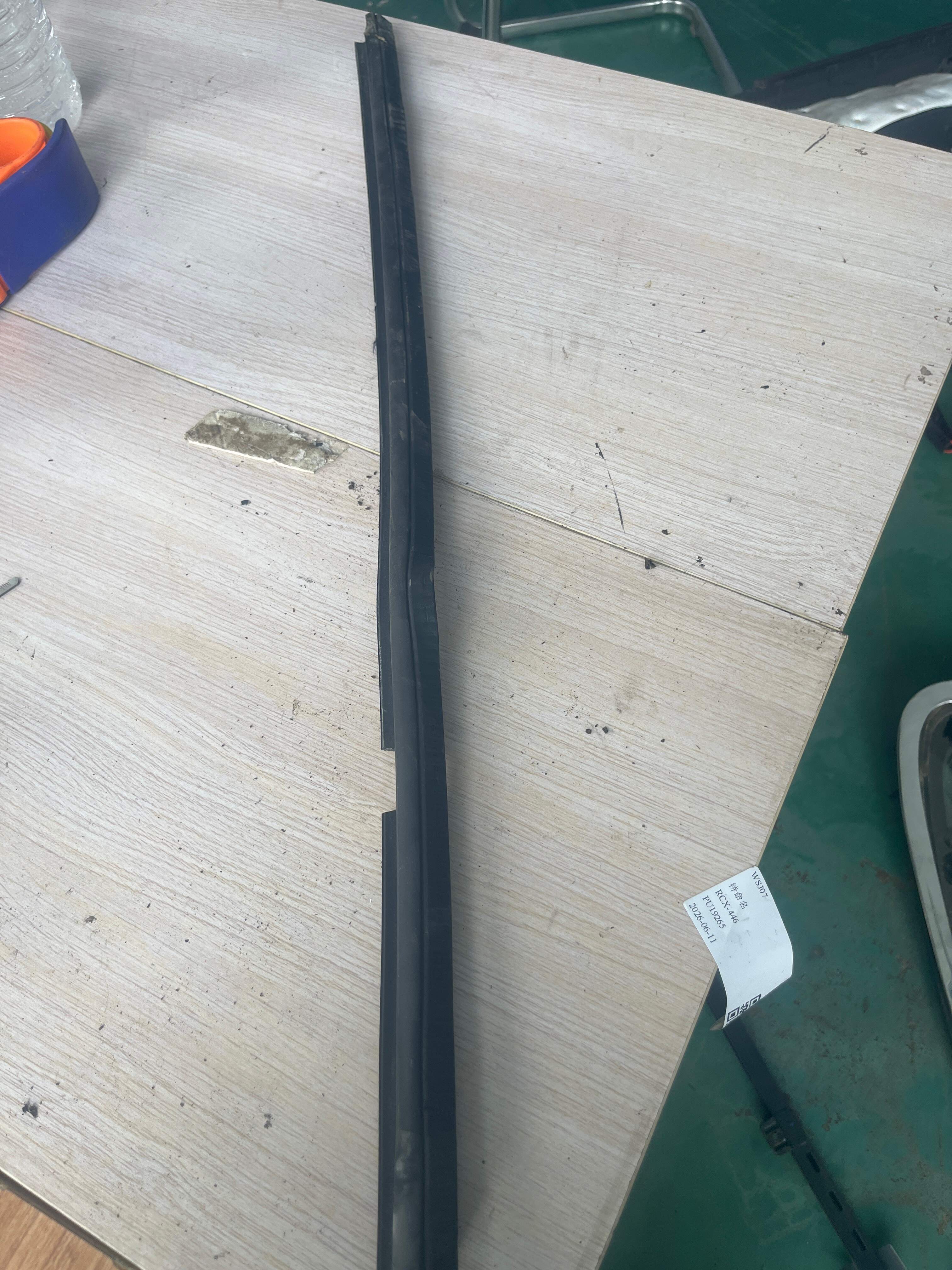 22760440 Rear Door Window Molding (Left Inner)