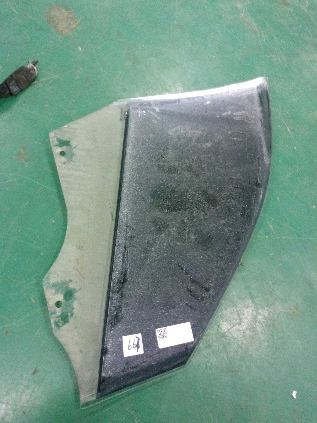 51337349495 前门玻璃（左）