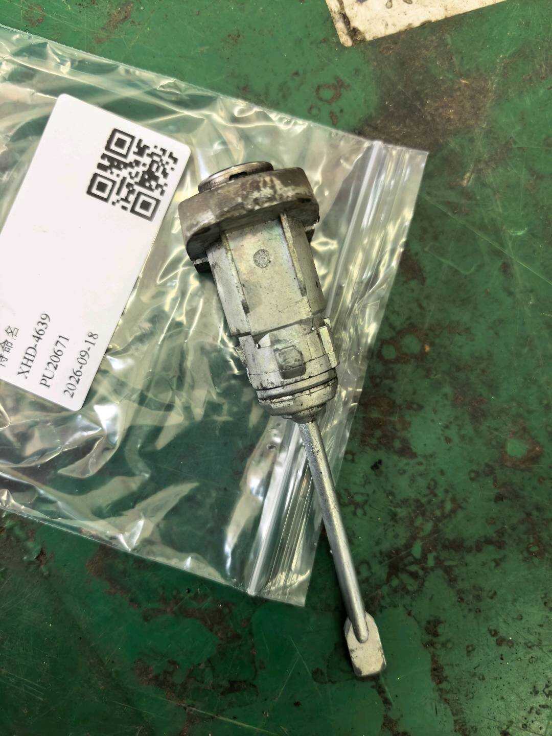 L18G837167 前门锁芯(左)