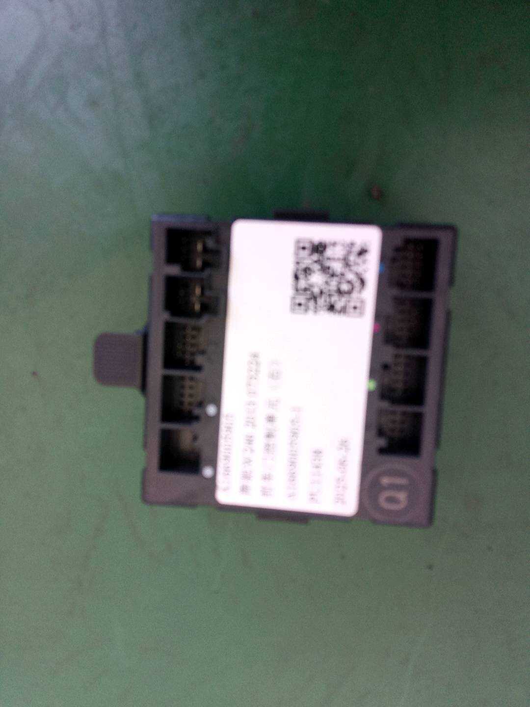 A1669005905 前车门控制单元(右)