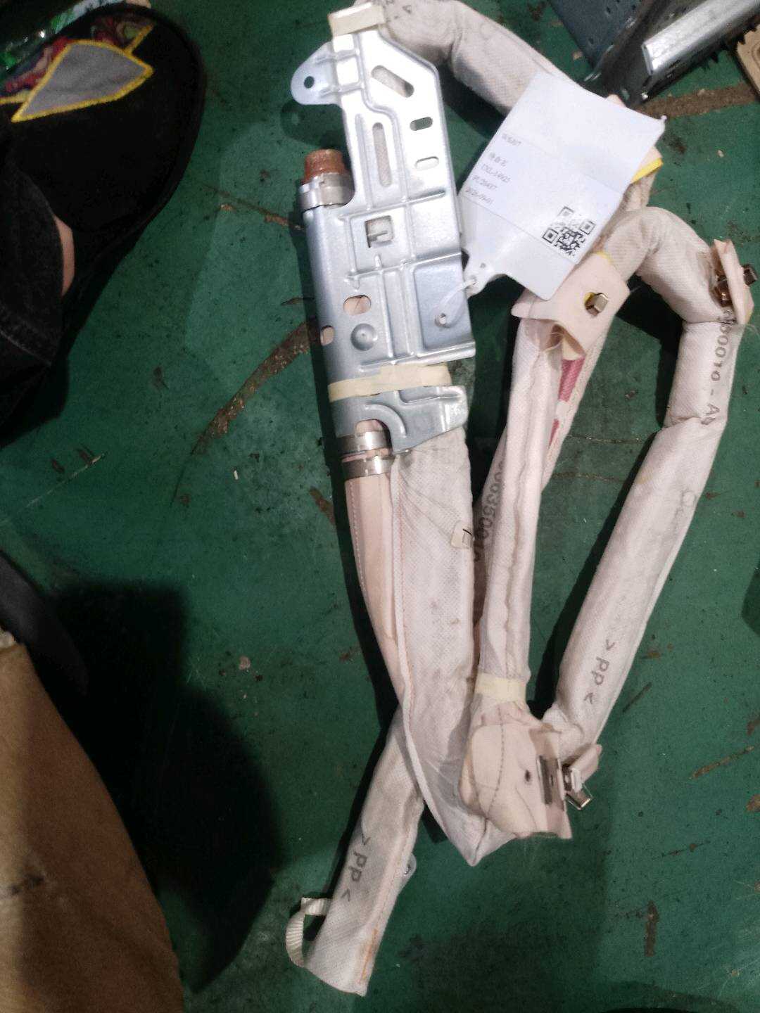 72129114168 车顶窗帘气囊组件(右)