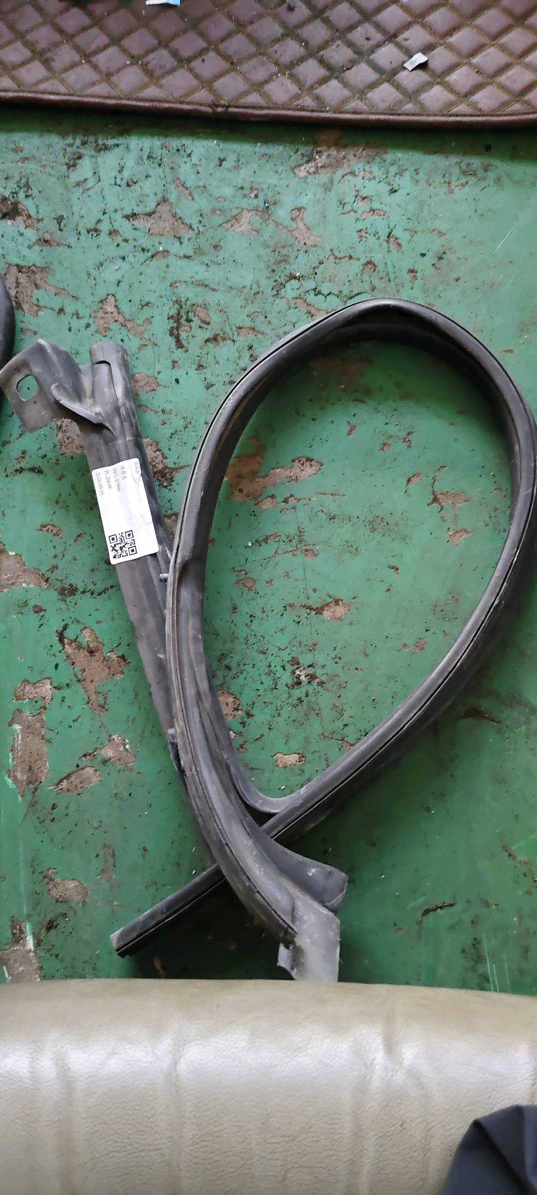 L3C8854543J Front Door Body Seal Strip (Left Upper)
